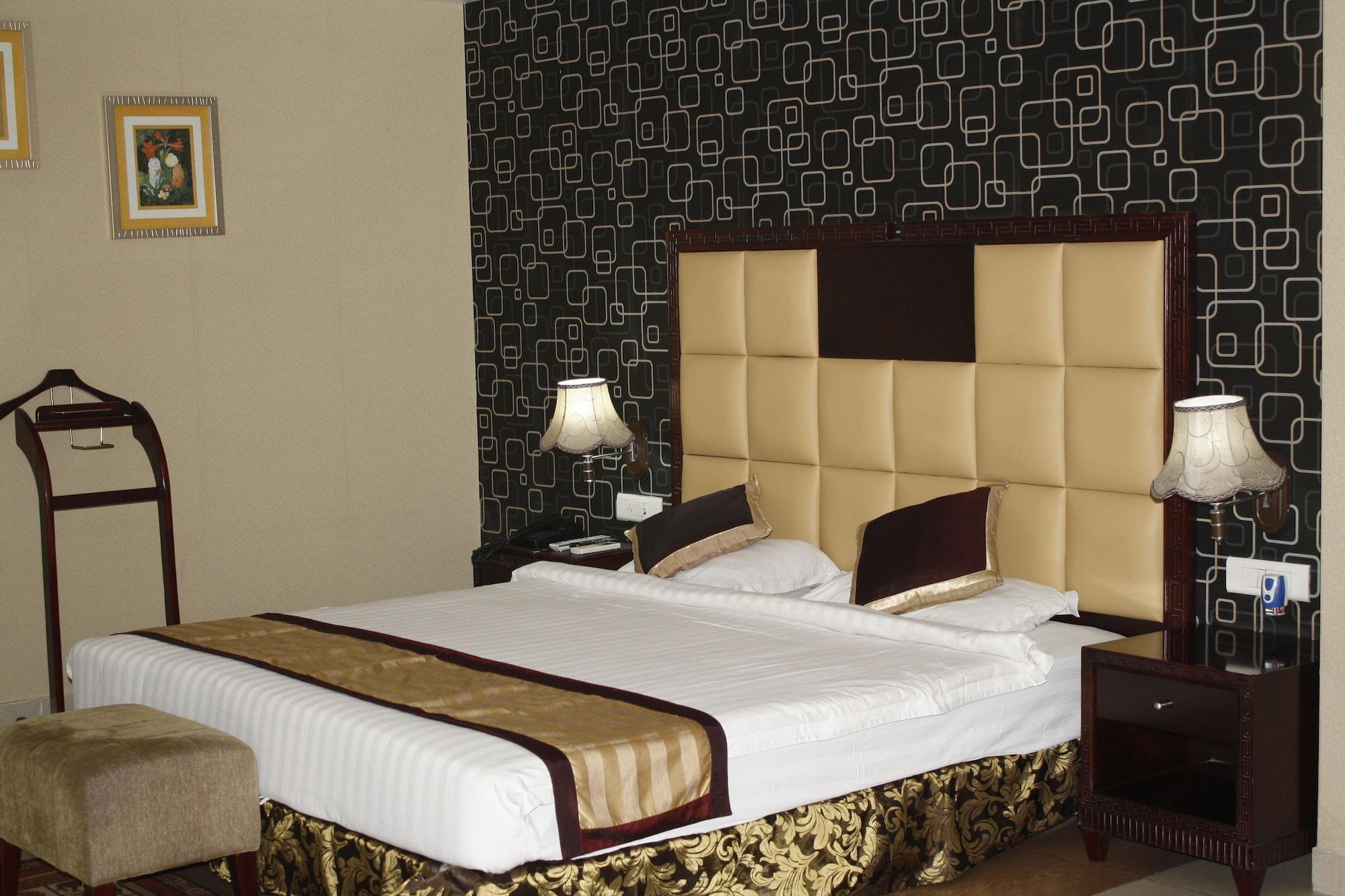 Hotel Gateway Grandeur Ґувахаті Екстер'єр фото