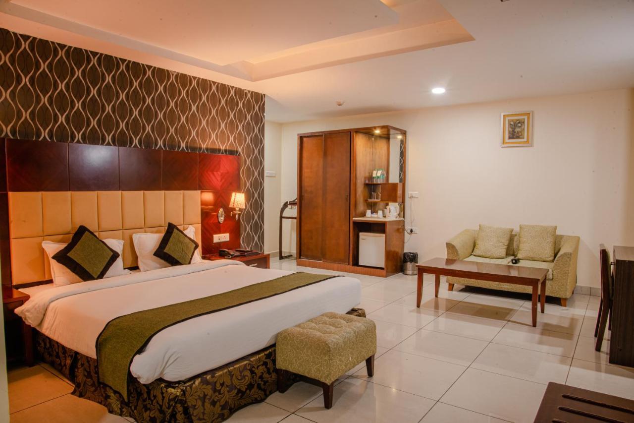 Hotel Gateway Grandeur Ґувахаті Екстер'єр фото