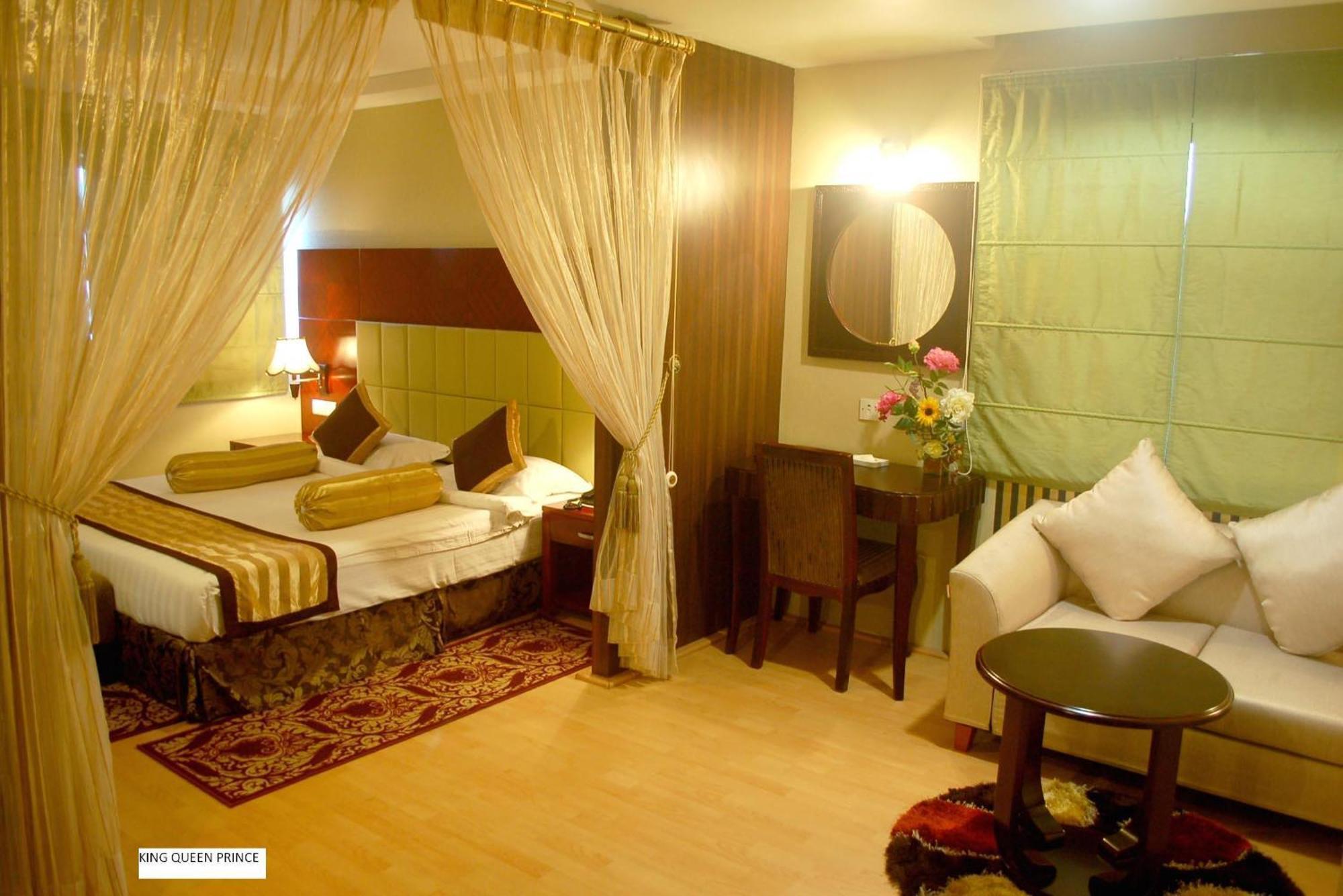 Hotel Gateway Grandeur Ґувахаті Екстер'єр фото