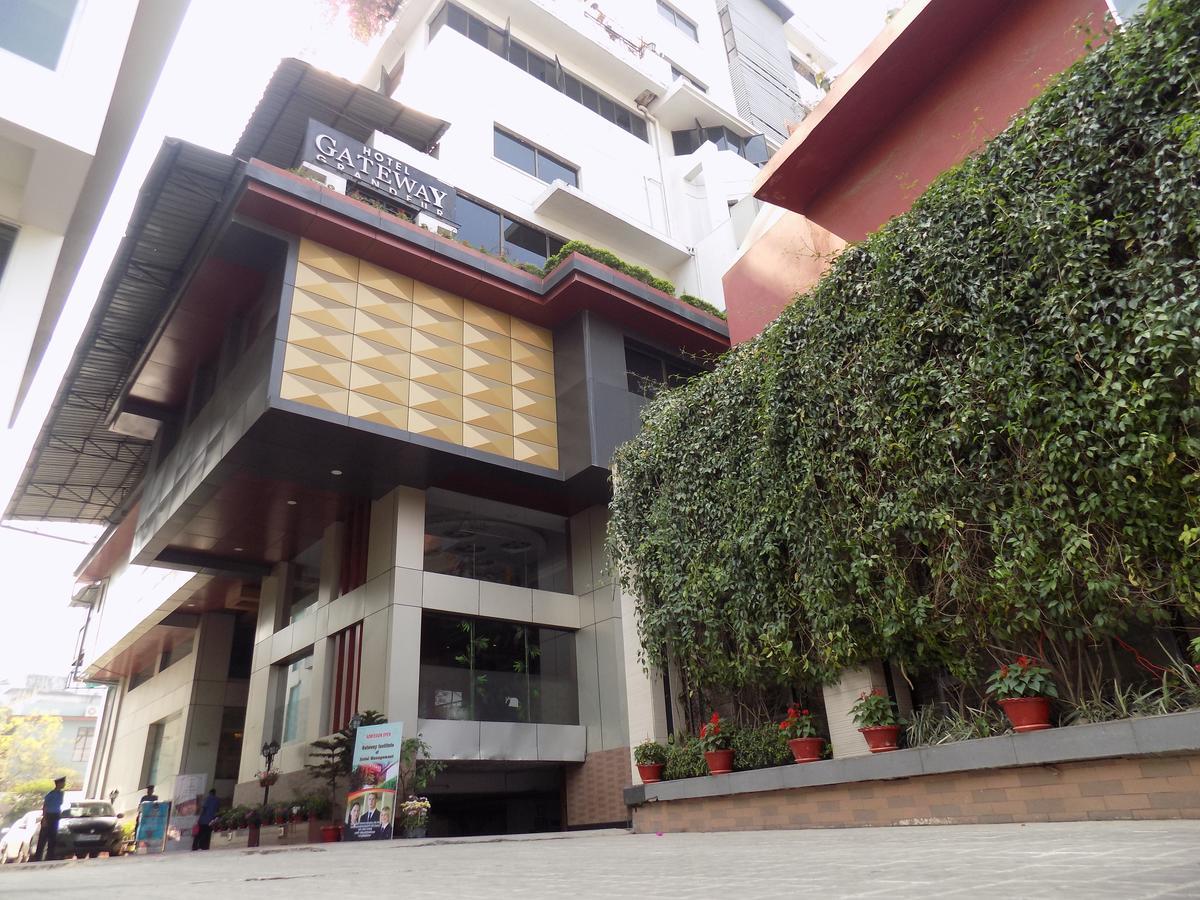 Hotel Gateway Grandeur Ґувахаті Екстер'єр фото